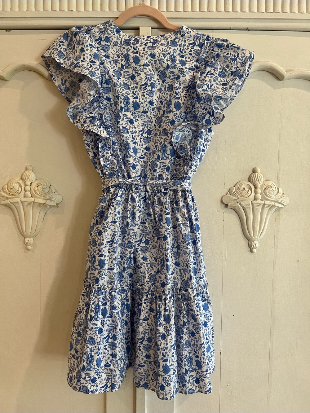 Sugarlips Blue and White Floral Flutter Sleeve Dress Small - Picture 3 of 4